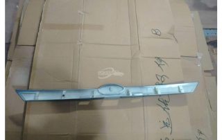 8M51 A43400 ACXWAA 5M51A43404CB55FM 5M51A43404CB56RS 5M51A43404CBH3AB Rear Tailgate Trim Strip for Ford Focus 09-11