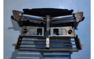 EJ7Z8475A EJ7B8475AL Shutter for Lincoln MKC
