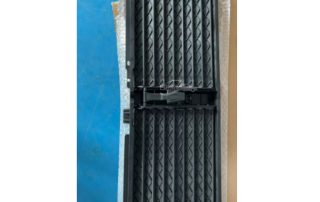 Upper Active Grille Shutter 84460245-PFM Grille Air Intake for Chevrolet