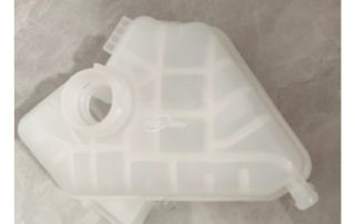 8V218K218BB 8V2Z8A080A 1504818 Expansion Tank for Ford Fiesta 1.6