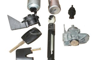 Car Central Locking System 4M5AA22050BK 4M5AA22050BL Car Door Lock Key Set Assy for Ford Focus 05