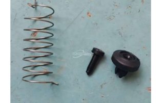 2S7Y8216AA 3M518C161AA 3M518C161BA 4M51 8216 AA Front Badge Spring & Clips for Ford Focus 05-13